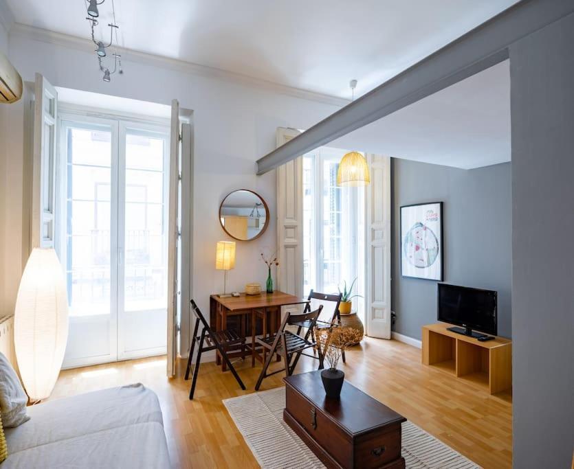 Beautiful Apartment In Malasana For 3 Pax - Ferrer Madryt Zewnętrze zdjęcie